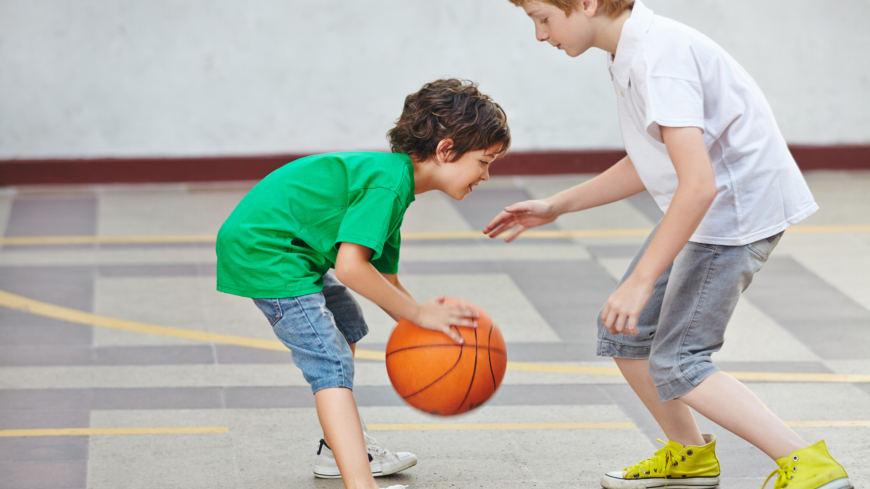 Den aktuella studien visar hur fysisk aktivitet både via skolidrotten och på fritiden ger en god hälsa långt upp i åldrarna.  Foto: Shutterstock